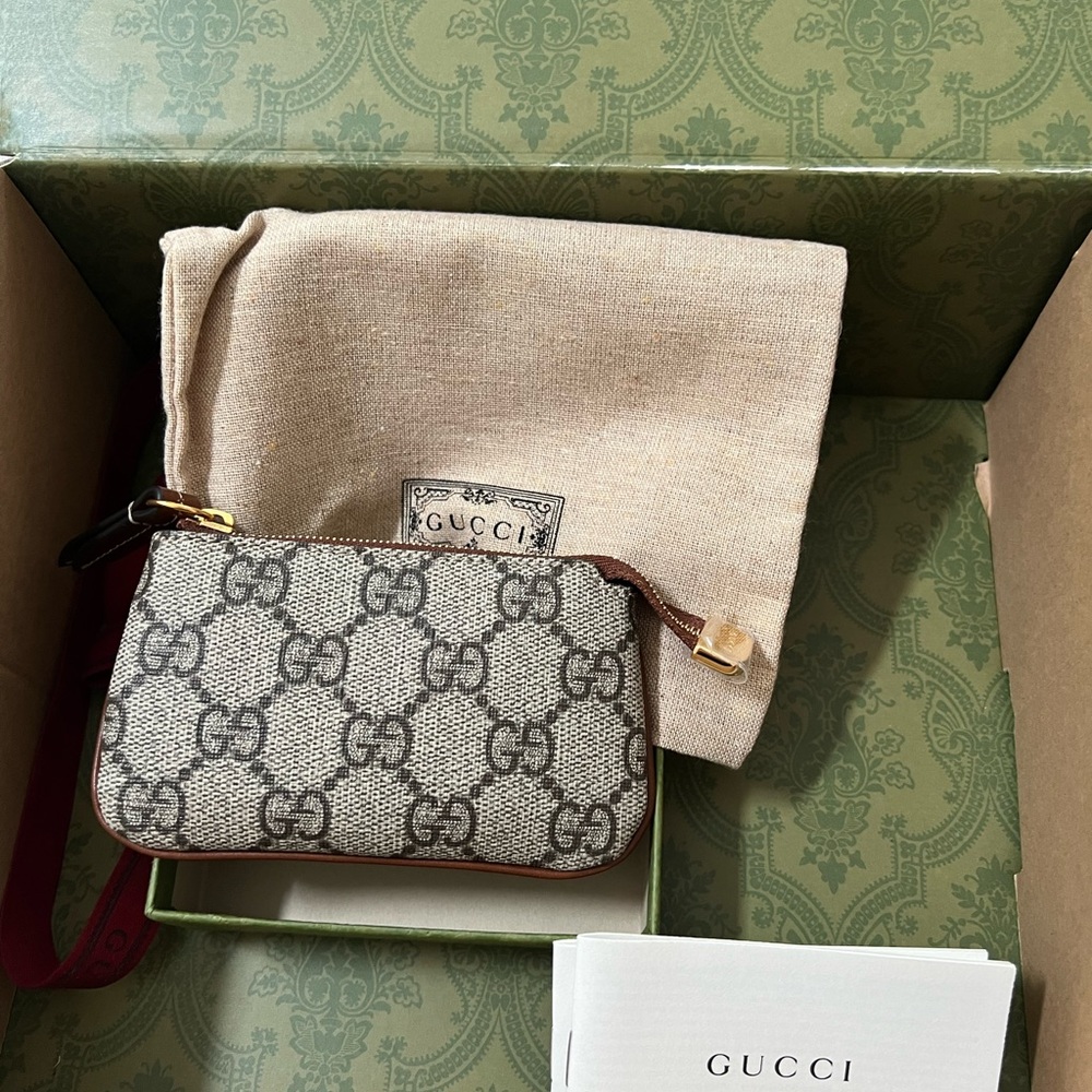 New in box Gucci GG Supreme key pouch